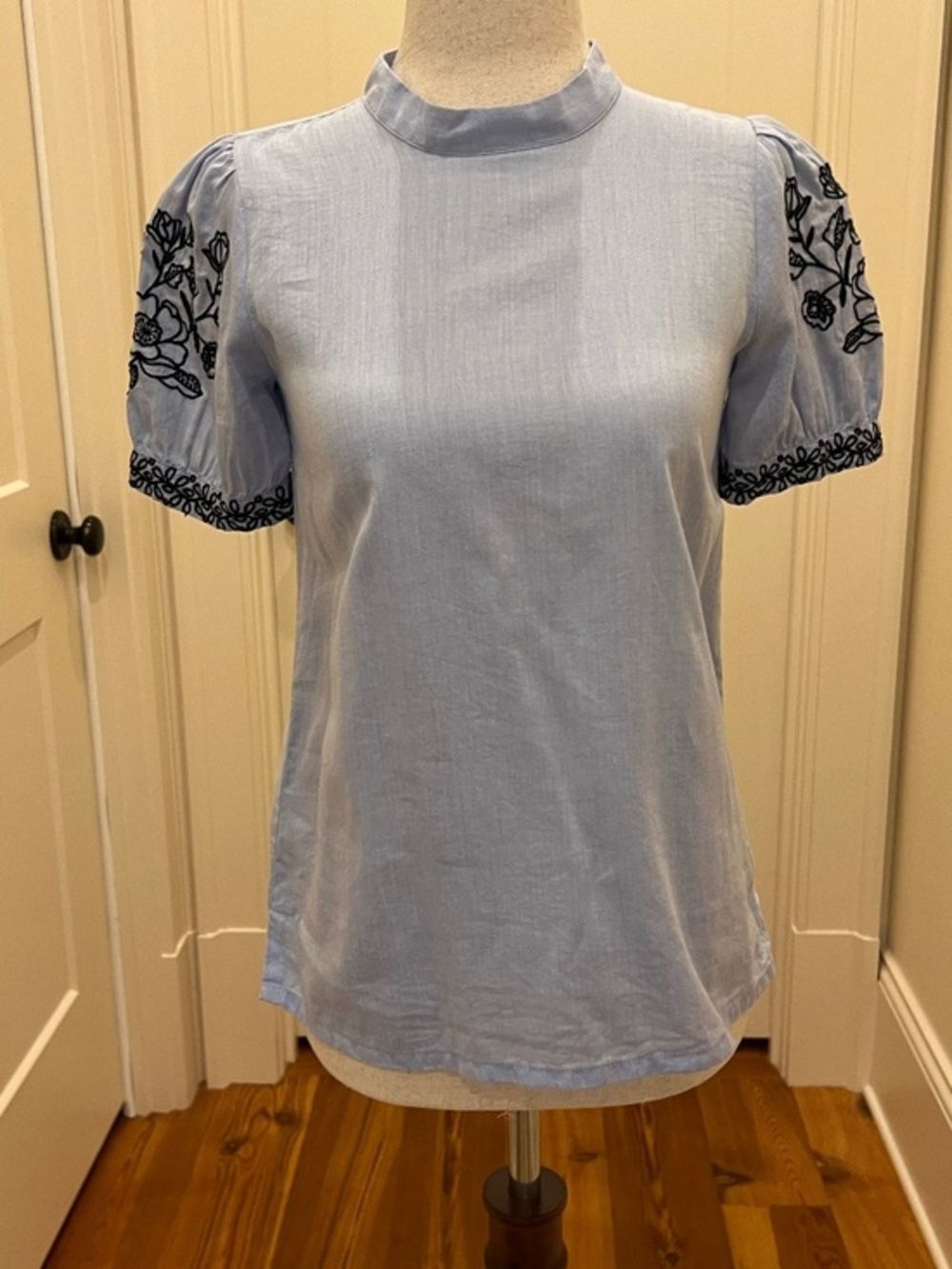 LOFT Blue & Navy Embroidered Blouse XSP Mock Neck
